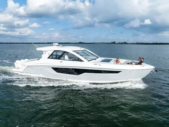 Cruisers Yachts 50 GLS OB