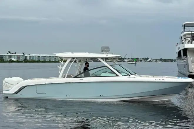 Boston Whaler 320 Vantage