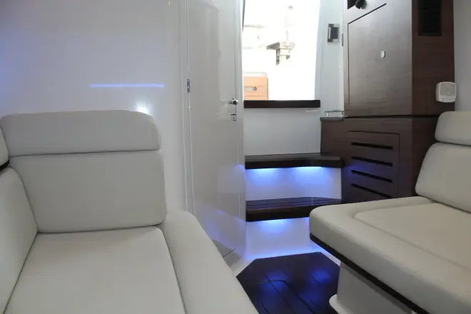 Boston Whaler 350 Realm