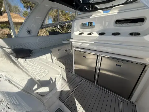 Intrepid 475 Sport Yacht