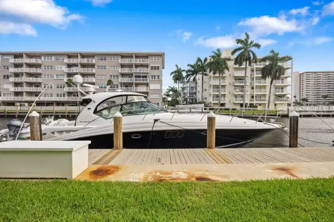 Sea Ray 440 Sundancer