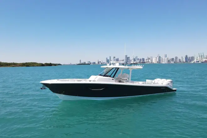 Pursuit S 378 Sport