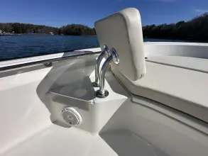 Thumbnail von Boston Whaler 210 Montauk