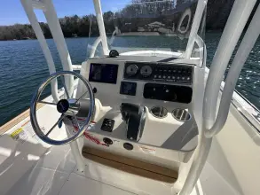 Thumbnail von Boston Whaler 210 Montauk