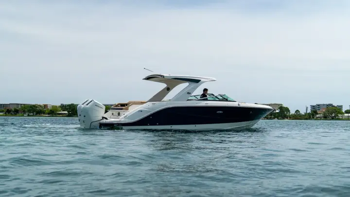 Sea Ray SLX 310 Outboard
