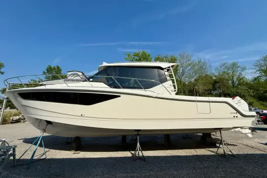 Boston Whaler 405 Conquest NEW TRADE-IN- ALL OFFERS &amp; TRADES WELCOME