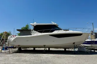Thumbnail von Boston Whaler 405 Conquest NEW TRADE-IN- ALL OFFERS & TRADES WELCOME