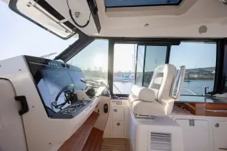 Thumbnail von Boston Whaler 405 Conquest NEW TRADE-IN- ALL OFFERS & TRADES WELCOME