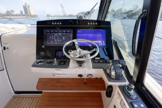 Thumbnail von Boston Whaler 405 Conquest NEW TRADE-IN- ALL OFFERS & TRADES WELCOME