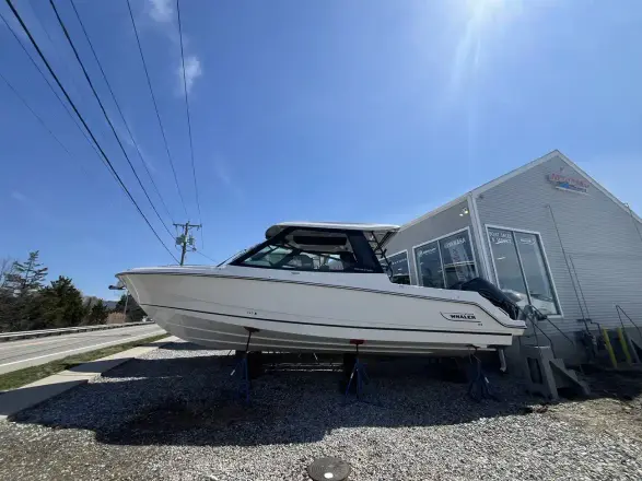 Boston Whaler 330 Vantage