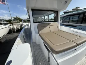 Thumbnail von Cruisers Yachts 38 VTR EC