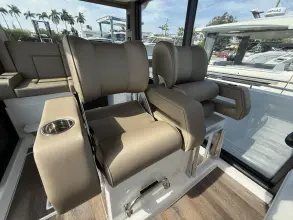 Thumbnail von Cruisers Yachts 38 VTR EC