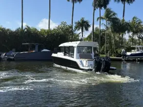 Thumbnail von Cruisers Yachts 38 VTR EC