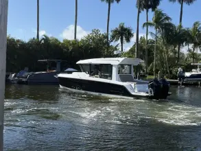 Thumbnail von Cruisers Yachts 38 VTR EC