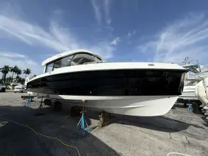 Thumbnail von Cruisers Yachts 38 VTR EC