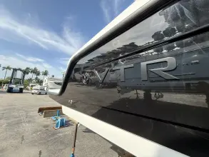 Thumbnail von Cruisers Yachts 38 VTR EC
