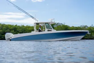 Thumbnail von Boston Whaler 350 Outrage