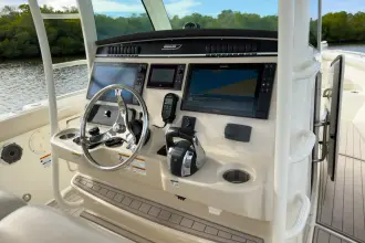 Thumbnail von Boston Whaler 350 Outrage