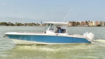 Boston Whaler 330 Outrage