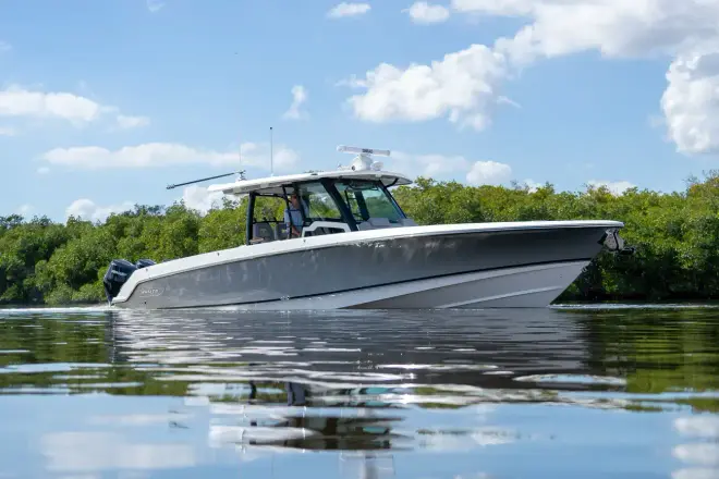 Boston Whaler 380 Outrage