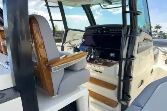 Thumbnail von Boston Whaler 380 Outrage