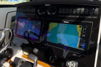 Thumbnail von Boston Whaler 380 Outrage