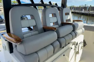 Thumbnail von Boston Whaler 380 Outrage