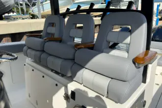 Thumbnail von Boston Whaler 380 Outrage