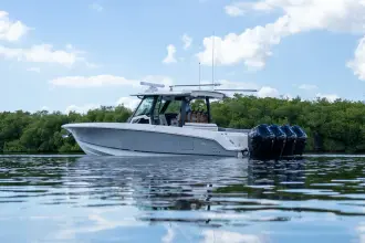 Thumbnail von Boston Whaler 380 Outrage