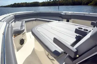 Thumbnail von Boston Whaler 380 Outrage