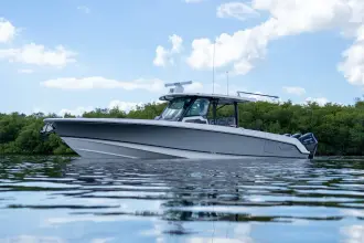 Thumbnail von Boston Whaler 380 Outrage
