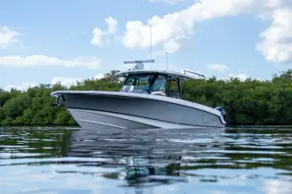 Thumbnail von Boston Whaler 380 Outrage