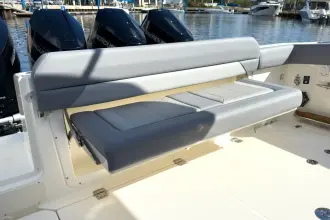 Thumbnail von Boston Whaler 380 Outrage