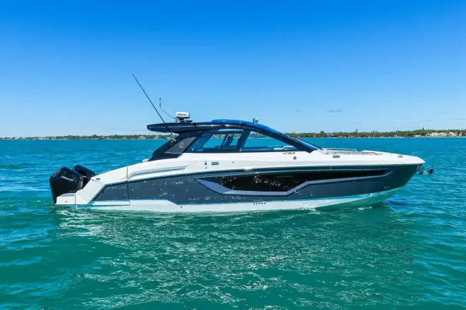 Cruisers Yachts 42 GLS OB