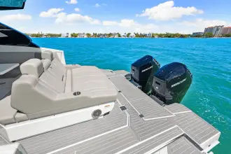 Thumbnail von Cruisers Yachts 42 GLS OB