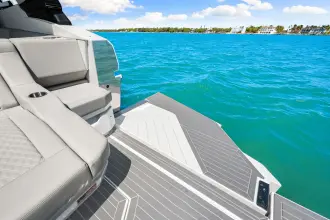 Thumbnail von Cruisers Yachts 42 GLS OB