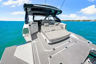 Thumbnail von Cruisers Yachts 42 GLS OB