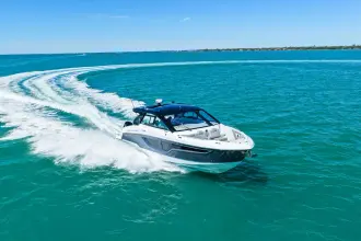 Thumbnail von Cruisers Yachts 42 GLS OB
