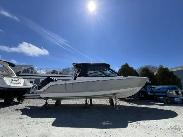 Boston Whaler 330 Vantage