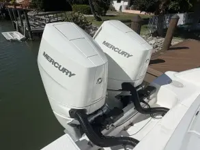 Thumbnail von Boston Whaler 330 Outrage