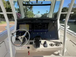 Thumbnail von Boston Whaler 330 Outrage