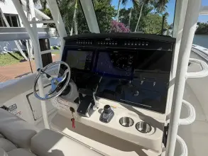 Thumbnail von Boston Whaler 330 Outrage