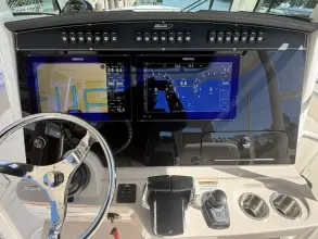 Thumbnail von Boston Whaler 330 Outrage