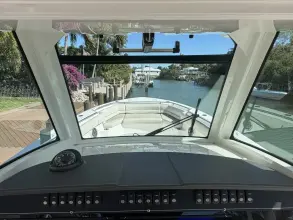 Thumbnail von Boston Whaler 330 Outrage