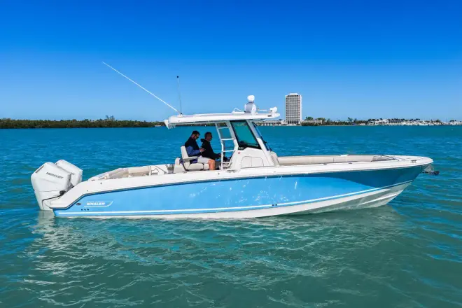 Boston Whaler 330 Outrage