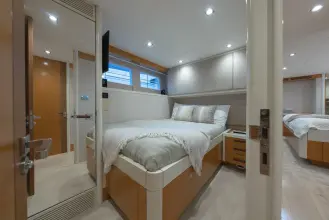 Thumbnail von Lazzara Yachts 76 Motor Yacht WHISTLE