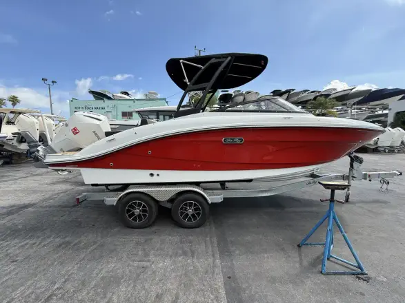Sea Ray SPX 210 Outboard