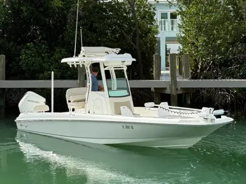 Boston Whaler 240 DAUNTLESS PRO