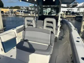 Thumbnail von Boston Whaler 330 Outrage