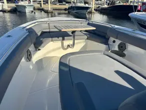 Thumbnail von Boston Whaler 330 Outrage